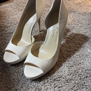 Women’s high heels size 8